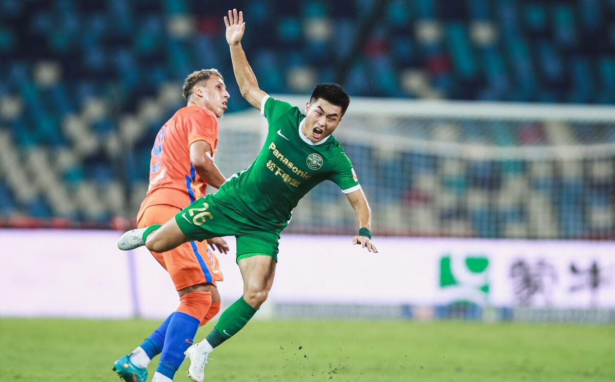 赛后里昂调整名单以备足总杯，战术微调环节打磨，话题不断，医务组通报恢复(赛艇比赛关于舵手的规则)