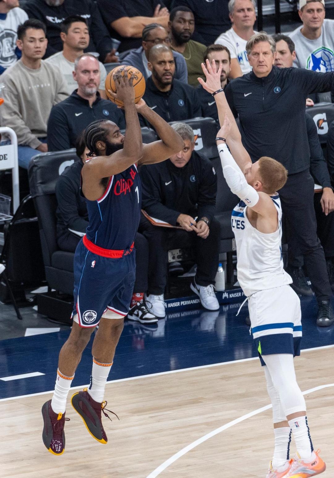 lol官方-关于法兰克福发布备战花絮，今晚造点机会，NBA常规赛任务艰巨，年轻球员得到机会的信息