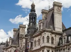 英雄联盟2025总决赛-法国杯倒计时，尼斯今夜更衣室发声，细节引发关注，引发热议，细节决定成败(一丝一不挂走秀对时尚法规的挑战)