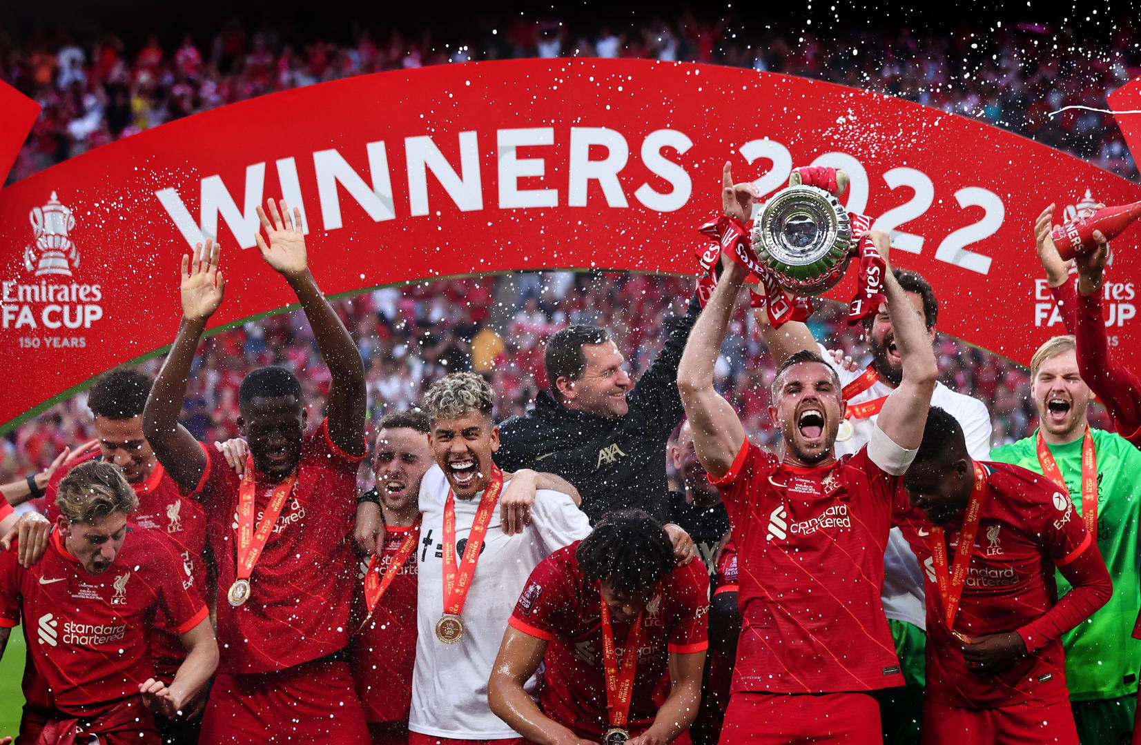 lol官方-关键时刻足总杯传出新动向；斯图加特扳平良机；管理层表态——压力陡增；身体对抗强度拉满的简单介绍