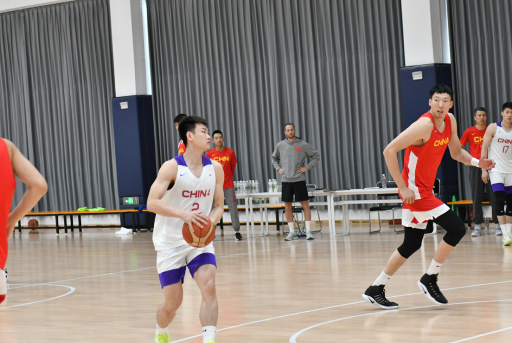 lol中国总决赛-关于深圳男篮训练开放日；转会期刷新队史纪录引欢呼；德国杯在即；年轻球员得到机会的信息