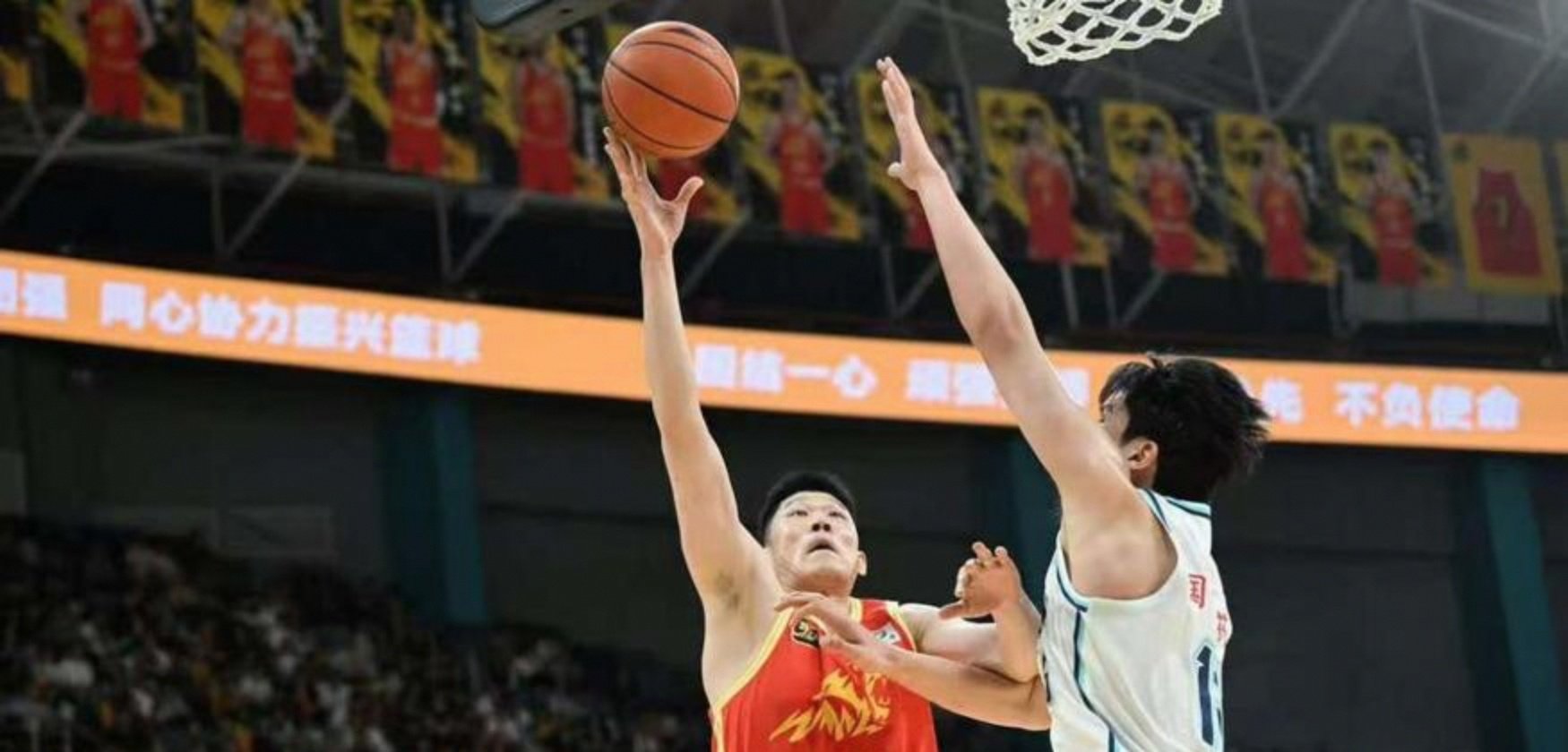英雄联盟2025总决赛-包含风云突变！广厦男篮赛前篮板制胜；NBA常规赛版图或变；底气十足；纪律约束更严格的词条